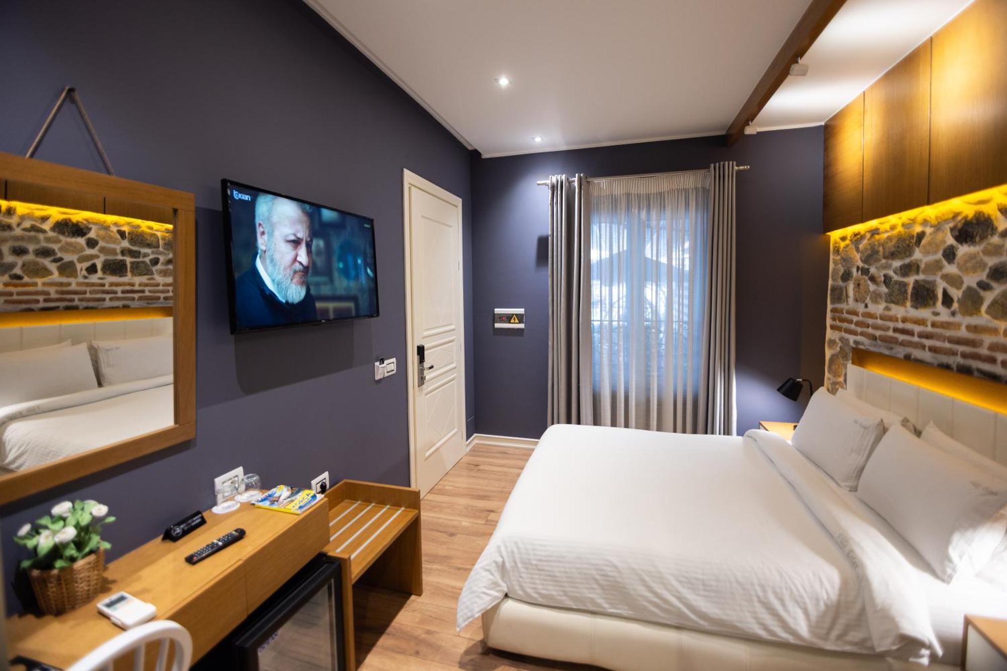 Ester Hotel